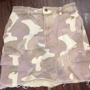 Hollister High-Waisted Camo Skirt Size 1
